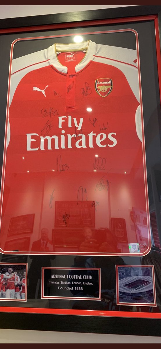 This amazing team signed shirt could be yours. Just a retweet ✅and a follow ✅ and you get a chance to win in the draw on xmas eve. <a href="/GoonerFanzine/">The Gooner</a>