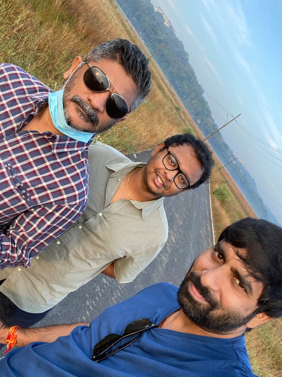 9by10Official's tweet photo. #Krack shoot happening in Goa - a song with the lead pair @RaviTeja_offl & @shrutihaasan with the choreography of #RajuSundaram
Dir by @megopichand
#KrackInAction #RaviTeja #9by10 https://t.co/Rc0nx43F72