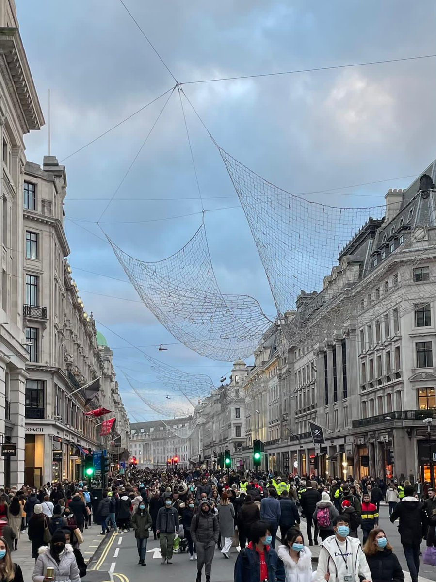 @kakugoae @RichetyRich @GeordieApe @piersmorgan Oxford street and regents street couldn’t look more different. It is real though, I was there yesterday, I have never seen London that busy in all my life.