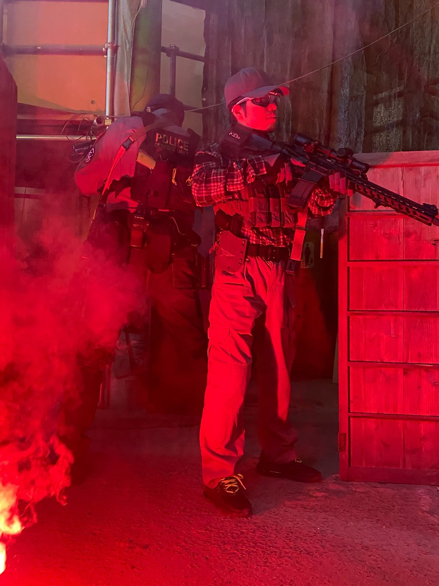 T_GBB_airsofter's tweet photo. 本日は、常連フィールドじゃなく貸切で他のフィールドで遊んできたヾ(´ー｀)ノ
相棒の腰痛さん@QRF6lL53Ihi9izwとPZU装備合わせ(。-∀-)
私服警官ぽくVOLKのネルシャツをチョイス。我々がやりたいZOMBIEUNIT装備になったかな？
#ZSRT 
#ZOMBIEUNIT 
#volktacticalgear 
#VOLK https://t.co/S4g9BOVee7