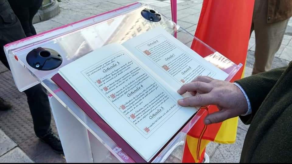🇪🇸 #felizdíadelaconstitución Leerla, comprender que cada artículo es un paso hacia nuestra #Libertad y Seguridad.Todos juntos somos el mejor país con el que siempre soñaron otros,que para ello dejaron  la vida en el intento.
Por ellos, por nosotros,cuidemos #ConstitucionEspañola