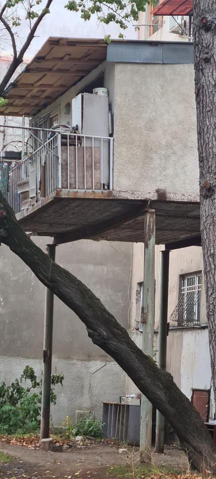 1/ Zaal Andronikashvili  @Zaaliko: "I do not know if anyone wrote anything about the wild architecture of the 90s (probably I have not met and if you know, "link me", you will be grateful.Why did this architecture appear?