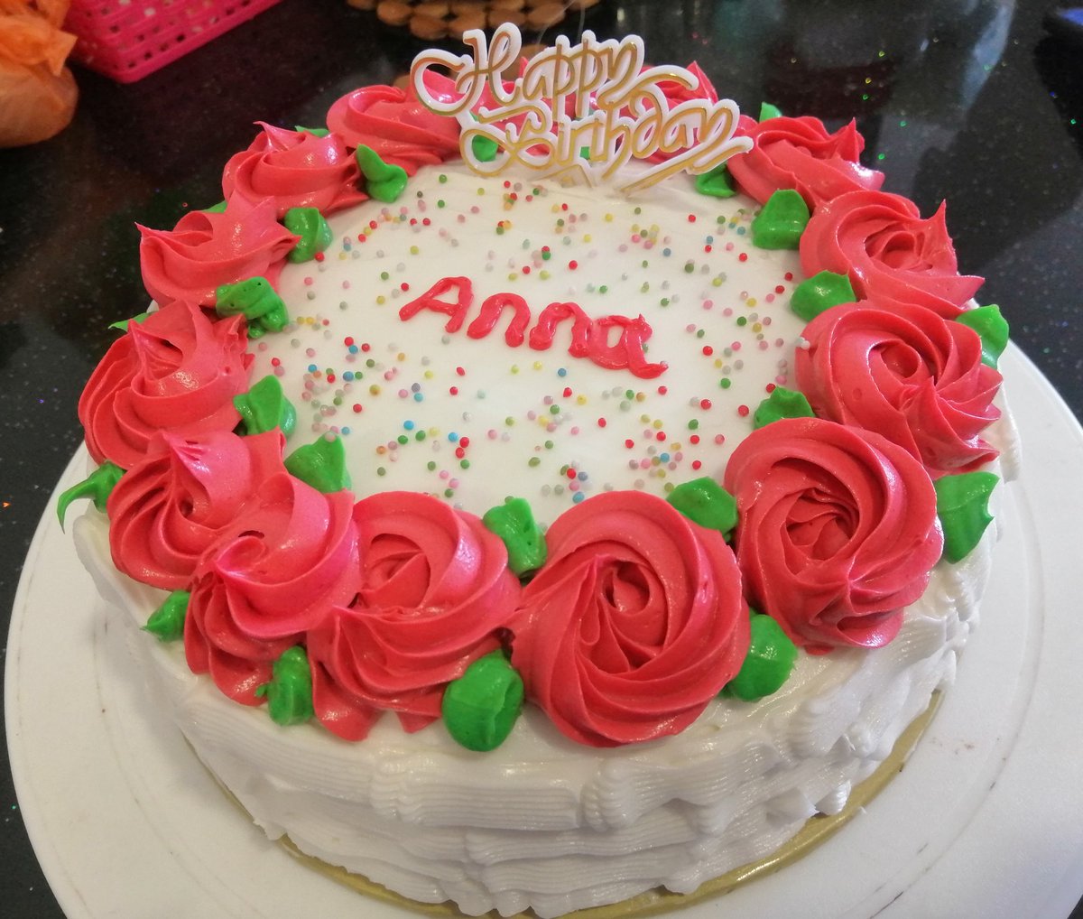 itsme_nalini's tweet photo. Today's order 😍😍😍 #MoneyPull #RichButterAlmond #cake with #buttercream 😍😍😍 #buttercake #butter #lurpak #red #almond
by #chefnalini 👩🍳 #baking #passion
#HappyBirthday ❤️🌹😍💞 https://t.co/a8FuQj4Z8s
