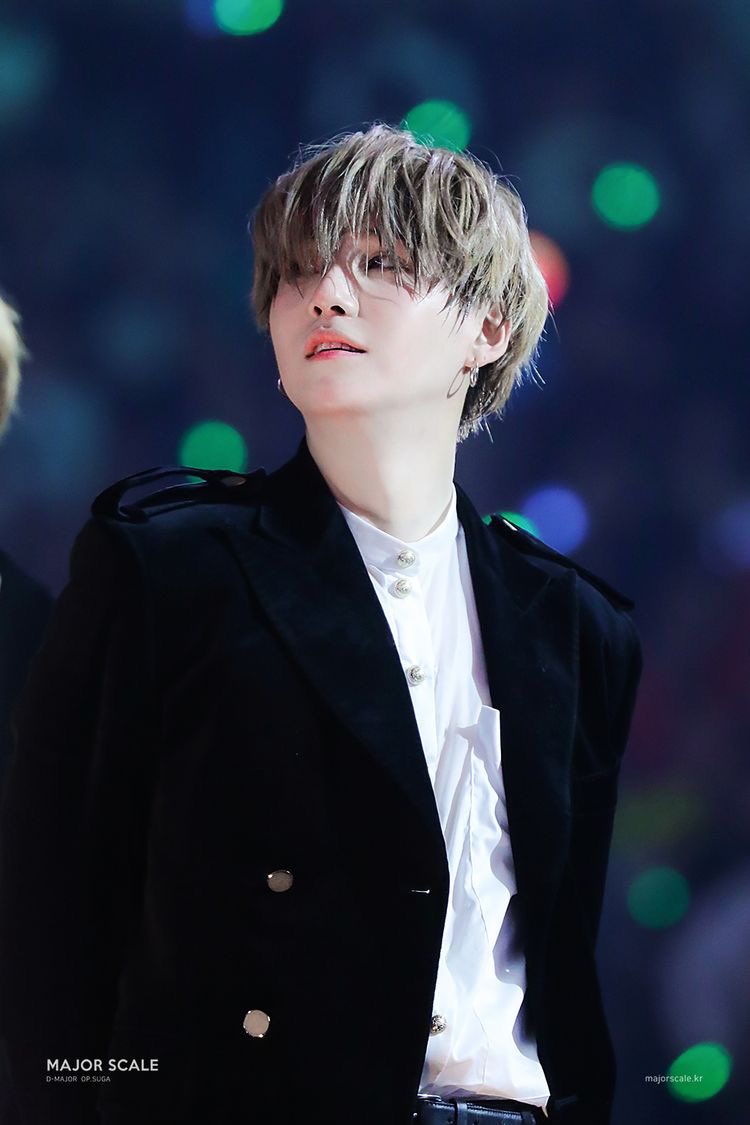 yoongisarchive's tweet photo. last year 🐱 https://t.co/HPInQwXtC3