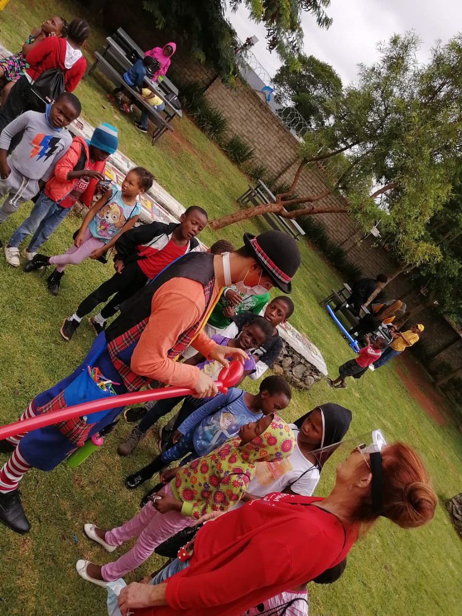 BStrawberrySA's tweet photo. What an amazing morning #NewJerusalumChildrensHome @kayafm95dot9 @My_SPAR @1SpiritOfPraise #KayaSoulInspired https://t.co/Le5uSX3kn3