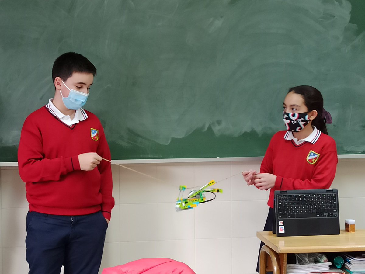 ColeLourdesVa's tweet photo. Finalizando el proyecto de #RobóticaEducativa en 6º de #PrimariaLourdes llega el momento de presentar los contenidos trabajados.
#YTúQuéEliges
#LegoEducation #Wedo20
#GoSTEAM by @Edelvives https://t.co/U67hHtP00L