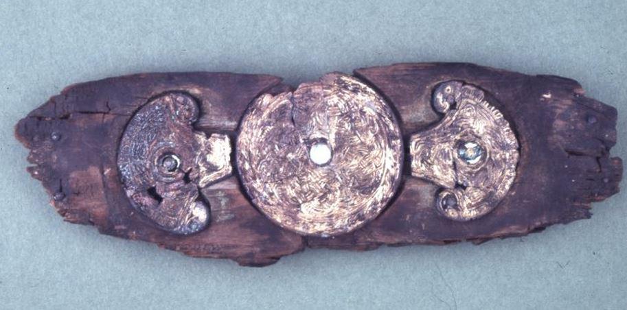 The excavation report from 1850 of the Anglo-Saxon burial mound at Caenby, Lincolnshire:  http://archaeologydataservice.ac.uk/archiveDS/archiveDownload?t=arch-1132-1/dissemination/pdf/007/007_036_044.pdf (photo:  https://www.britishmuseum.org/collection/object/H_1851-1011-1).