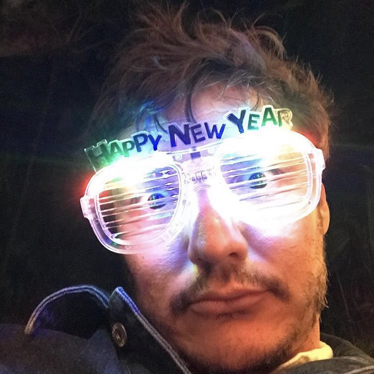 pedro pascal and Oscar Isaac as each other: a short thread