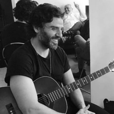 pedro pascal and Oscar Isaac as each other: a short thread