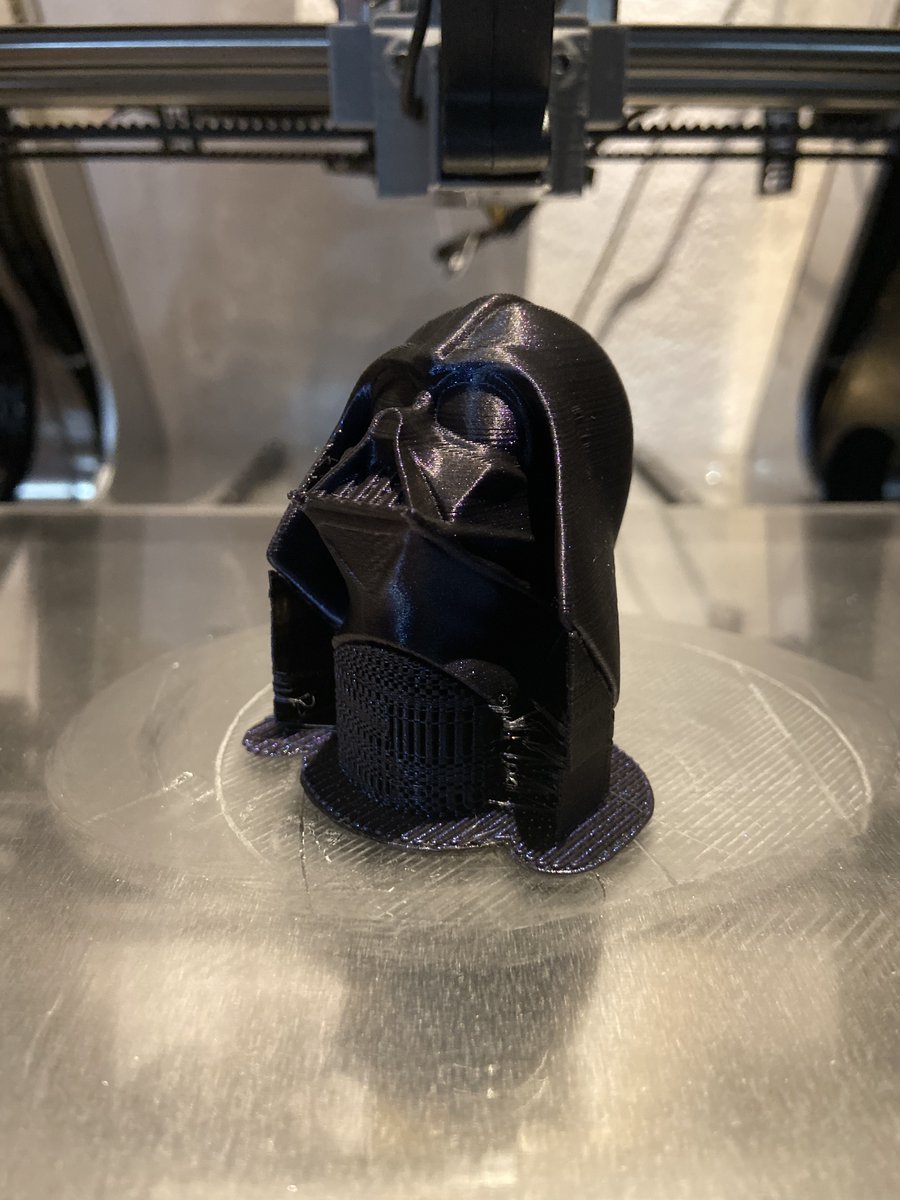 Darth Vader bust is now available for free exclusively at <a href="/MyMiniFactory/">MyMiniFactory</a> . Made possible by my amazing Patreon supporters! 
3D printed with <a href="/ZMorph3d/">Zmorph SA</a> VX
Download Link: myminifactory.com/object/3d-prin…
#3Dprinting