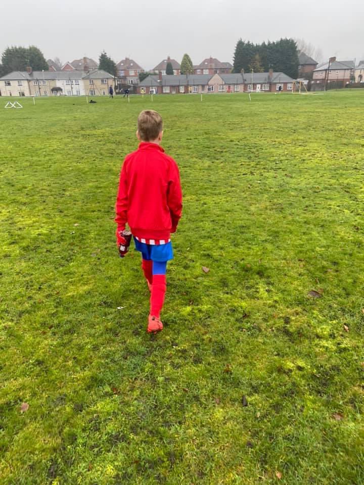 HurstHeathFC's tweet photo. ⚽️ We’re back! ⚽️

Our Under 10’s are out on the field today, excited to play and get back to what they love ⚽️

Good luck lads 💙❤️⚽️

#GrassrootsFootball #U10s #HurstHeathFC #Football https://t.co/4CrTBg5pHa