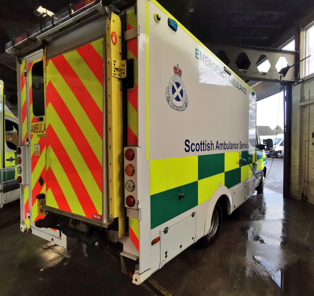 Volteral's tweet photo. #SundayMorning #carwash @Scotambservice Perth Station #medshift https://t.co/7flDoJoYy2