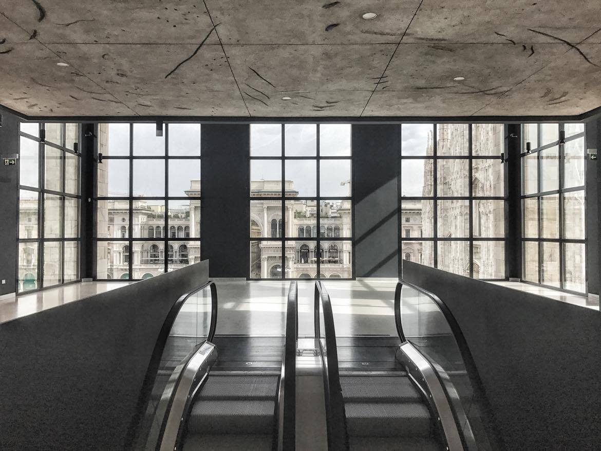 #Auguri al #Museodel900 di #Milano che apriva le sue porte al pubblico il #6dicembre2010!

Nell’attesa di tornare nelle sue sale a festeggiare questi primi 10 anni, celebriamo il #museo milanese con questo scatto dalla #SalaPanoramica con il #SoffittoSpaziale di #LucioFontana