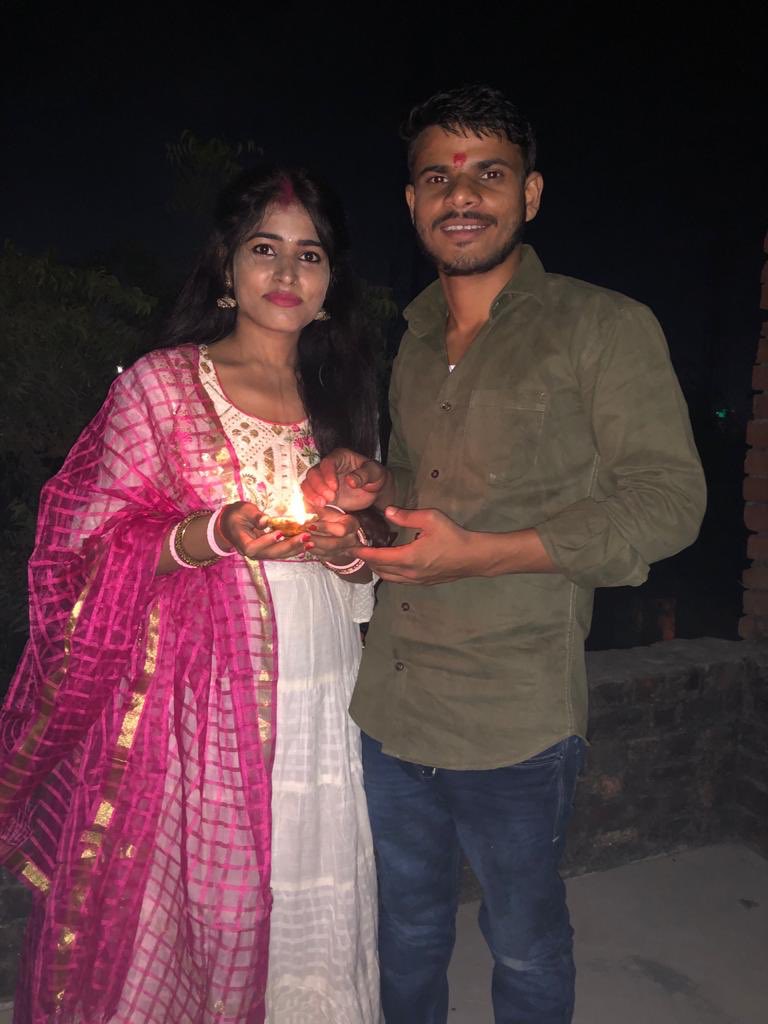 samajwadiankit9's tweet photo. मेरी पत्नी @drpreetiyadav9 की हत्या सिर्फ़ इसलिए कर दिया गया क्यूँकि वो अपनी मर्ज़ी से हमसे शादी की थी घरवालो के ख़िलाफ़ जाकर
कृपया न्याय करें🙏
@yadavakhilesh @UPGovt @PMOIndia @MPDharmendraYdv 
@CMOfficeUP @myogiadityanath 
@dgpup @HRC https://t.co/ARepyv9dyx