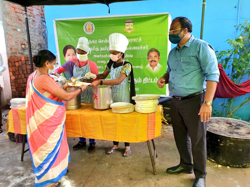 CMOTamilnadu's tweet photo. "வயிற்றுக்குச் சோறிடல் வேண்டும் - இங்கு 
வாழும் மனிதருக்கெல்லாம்"

சென்னையில் மழை வெள்ளத்தால் பாதிக்கப்பட்ட 26 லட்சம் ஏழை,எளிய குடிசைவாழ் மக்களின் பசிப்பிணியை போக்க 6.12.2020-13.12.2020 வரை "3 வேளை விலையில்லா உணவு வழங்கும் திட்டம்" இன்று துவக்கப்பட்டு, உணவு வழங்கப்பட்டு வருகிறது. https://t.co/Zjf6orVb0z