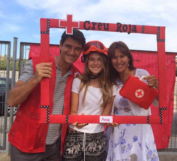 XBotet's tweet image. El 5 de desembre celebrem el Dia del Voluntariat.
Foto de 2016 amb els voluntaris de @creu_roja a Igualada (Anoia).