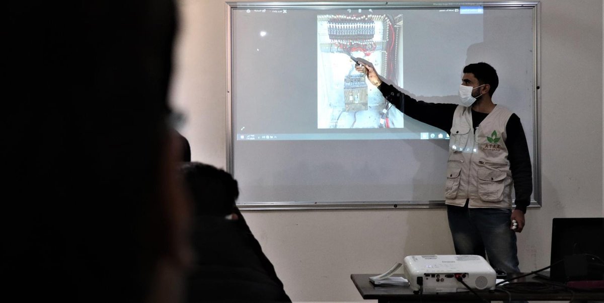 AtaaDernegi's tweet image. Yılların emeği meyvelerini vermeye başladı🌱

#İdlib kırsalı #ATAA Meslek Okulundaki kız ve erkek öğrenciler aldıkları mesleki eğitim dersleri ile meslek sahibi oluyor. 

Şeyh Abdullah el-Nuri Hayır Derneği
Yüksek Öğretim Programı- SPARK Higher Education Services
#SPARKAlumni