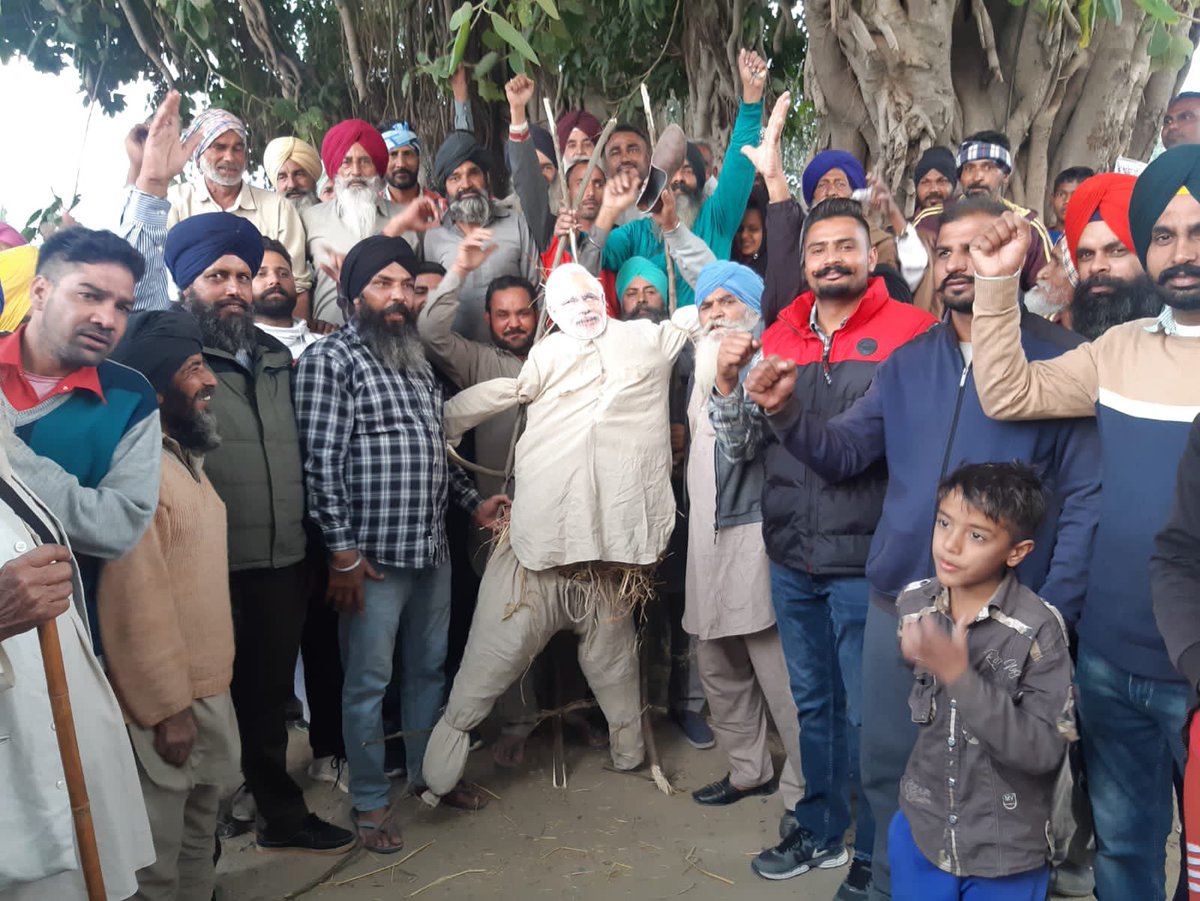 Jotrai16's tweet photo. #FarmarProtests #ਕਿਸਾਨ_ਮਜਦੂਰ_ਏਕਤਾ_ਜ਼ਿੰਦਾਬਾਦ https://t.co/N6lZepoLEi