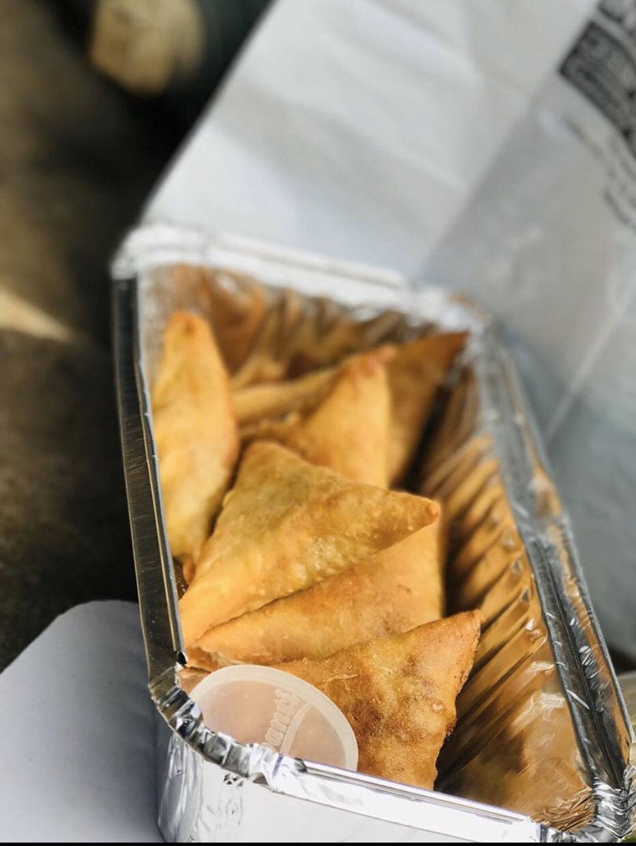 Munchplus_NG's tweet photo. Meat pie 250 ,samosa pack 800,doughnut box of 6 glazed 3000,cup cakes box of 6 3000                Location :abuja                                          Dm or call 08032657265 to order please retweet🙏🏼 https://t.co/Z5OT2mny4L