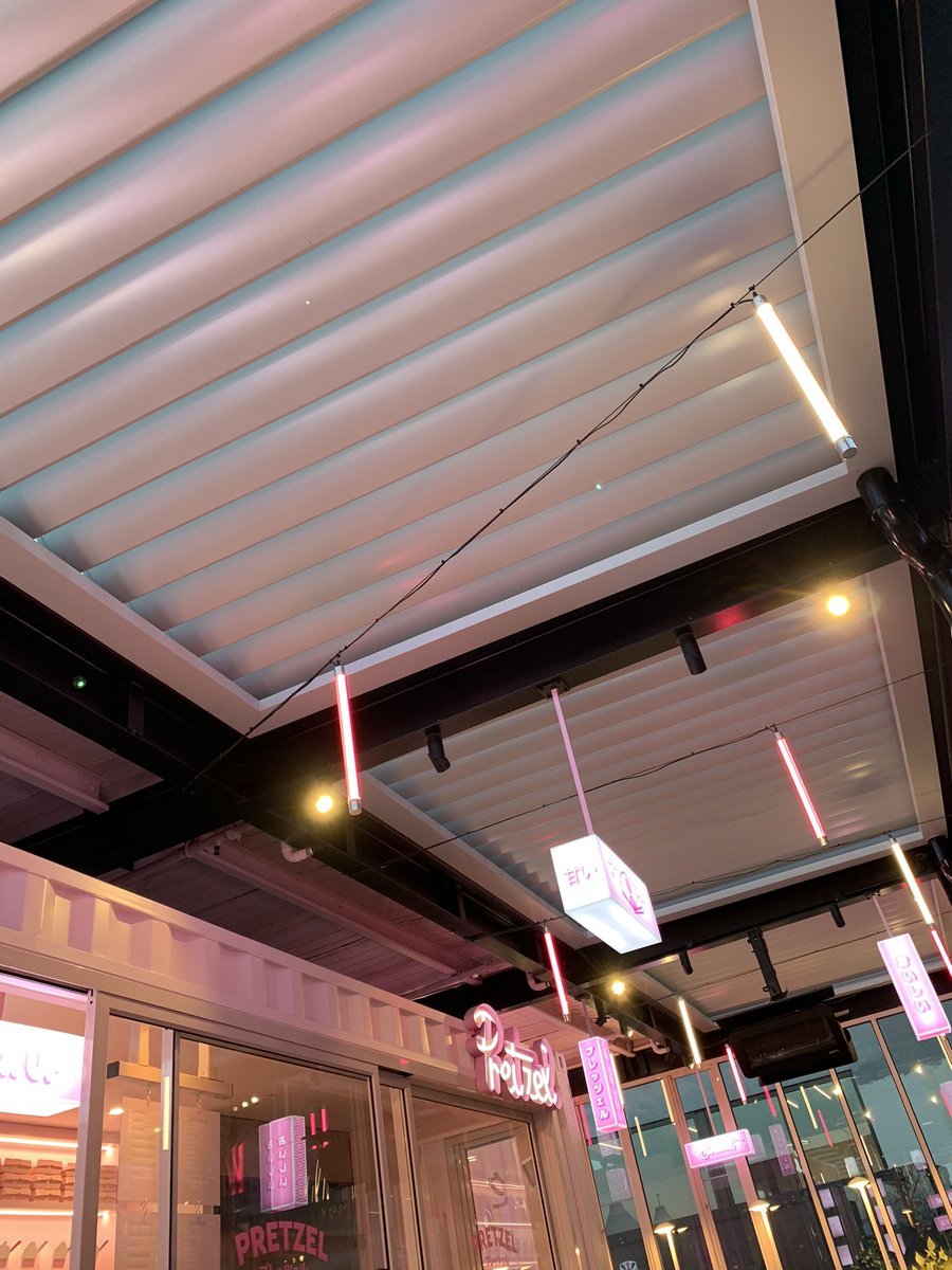 ktfm21's tweet photo. Omg cant get over the aesthetic of this new pretzels shop 😍 https://t.co/VOyLXMd4do
