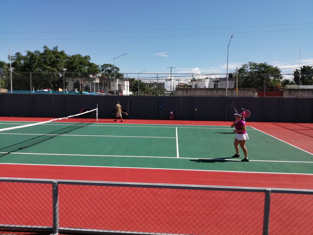La infancia y juventud playense son prioridad en mi gobierno y en la 4T. Les muestro un fin de semana cotidiano en el Centro Deportivo Poliforum en Playa del Carmen, espacio intervenido por el Programa de Mejoramiento Urbano de la @SEDATU_MX encabezada por <a href="/MeyerFalcon/">Román Meyer Falcón</a>.