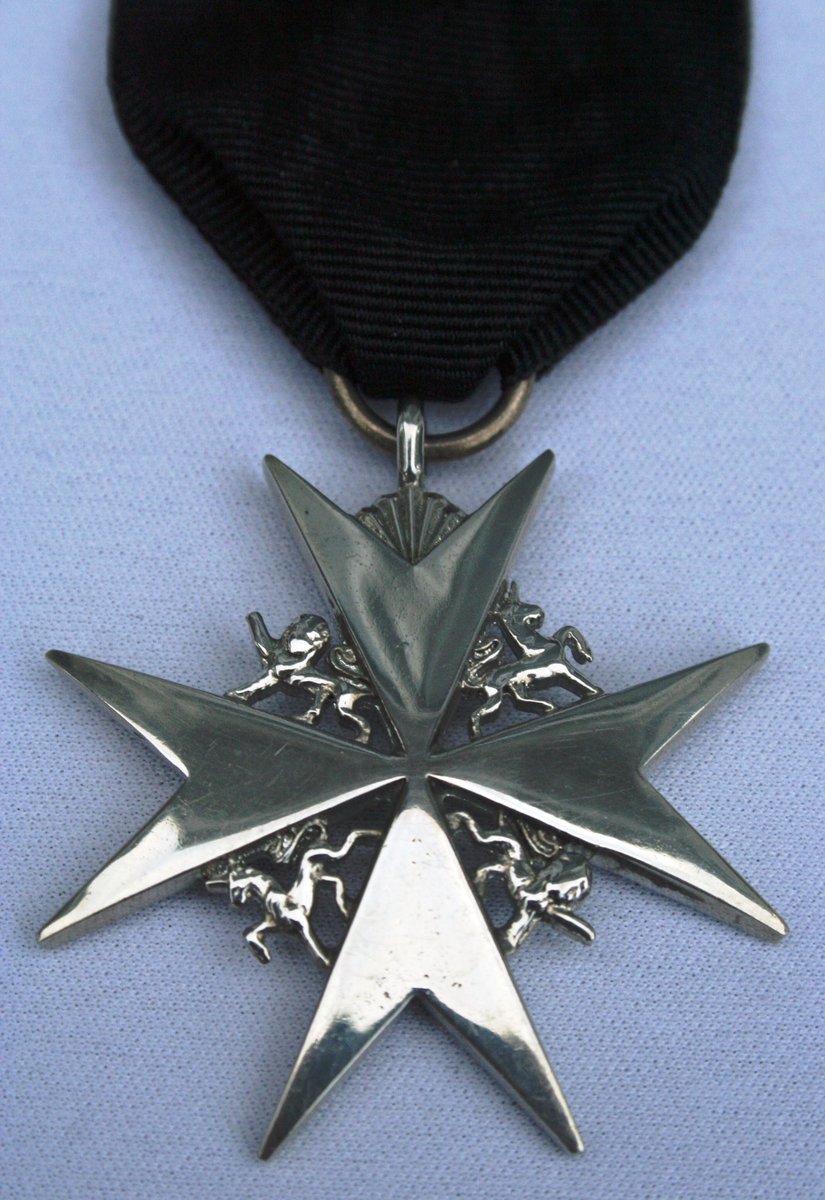 In my role as an Area President with  @stjohnambulance I am trying to identify who has been in over 10 years, has multiple roles, is in a position of responsibility & isn’t yet a member of  @StJohnEngland. While non of these qualify alone, it gives me a good place to start looking.