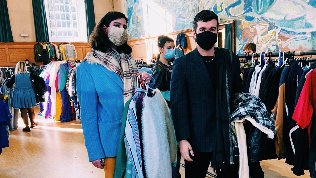shop_kilo's tweet photo. #Exeter we're open! Come and shop amazing vintage fashion for just £15 per kilo!!!♻️

We're at the Corn Exchange until 4pm! Tickets available on the door! #vintage #vintagefashion #shopsecondhand 🌟 https://t.co/mY3XTOIHzr