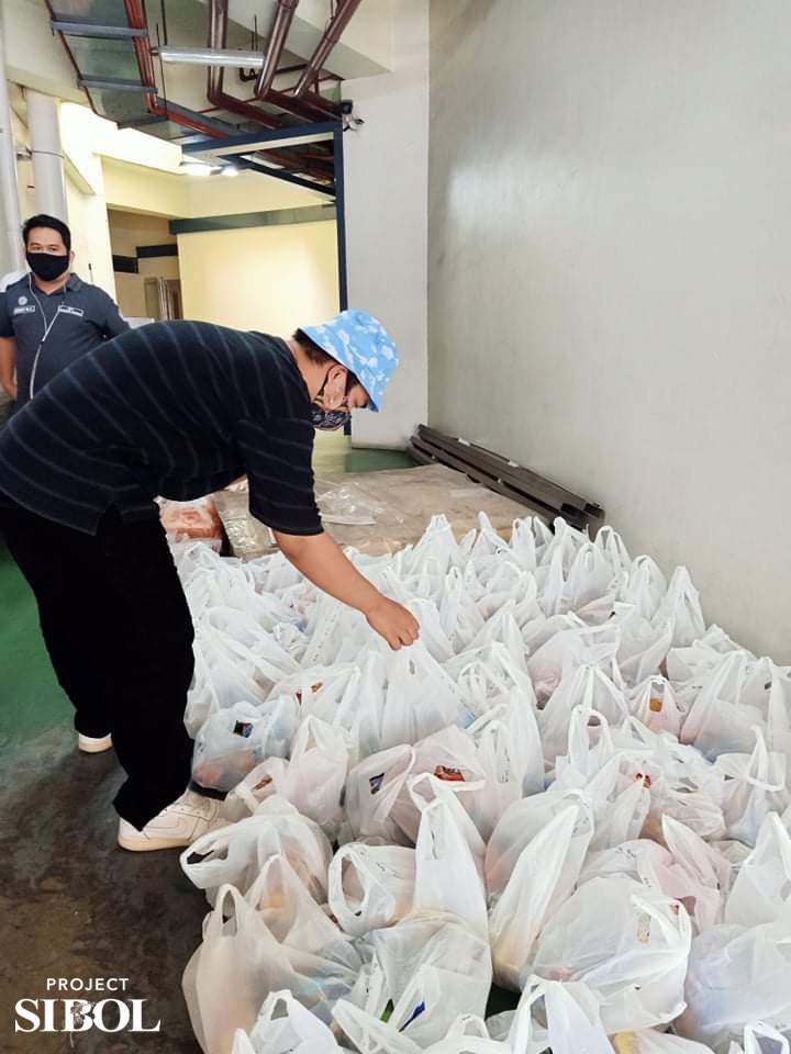 projectsibol's tweet photo. December 6, 2020 | Repacking operations 

Repacking of food, and clothing donations bound for distribution in Marikina City. We would like to thank all volunteers and donors who took part in making this project possible.

#ProjectSibol #UlyssesPH
#ParaSaBayanAtPelikula https://t.co/x08AwlmdXa