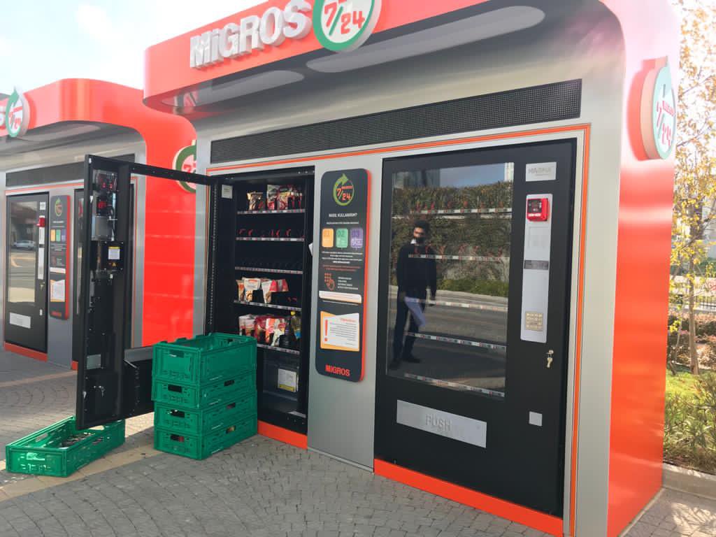 Nekorucu's tweet photo. En çok satılan #100ürün otomatı #7/24 açık, inovatif fikirler #migros tan 👏👏 https://t.co/y9LeuWMSky