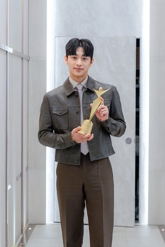 GimbapBlog2's tweet photo. Voici les gagnants des #2020AsiaModelAwards

Prix de nouvelle star — Acteur : #LeeShinYoung

Prix de nouvelle star — Actrice : #ShinYeEun

Prix de nouvelle star— Artiste ♂️ : #CRAVITY

Prix de nouvelle star — Artiste ♀️ : #Weeekly https://t.co/eFKVQk2m1U