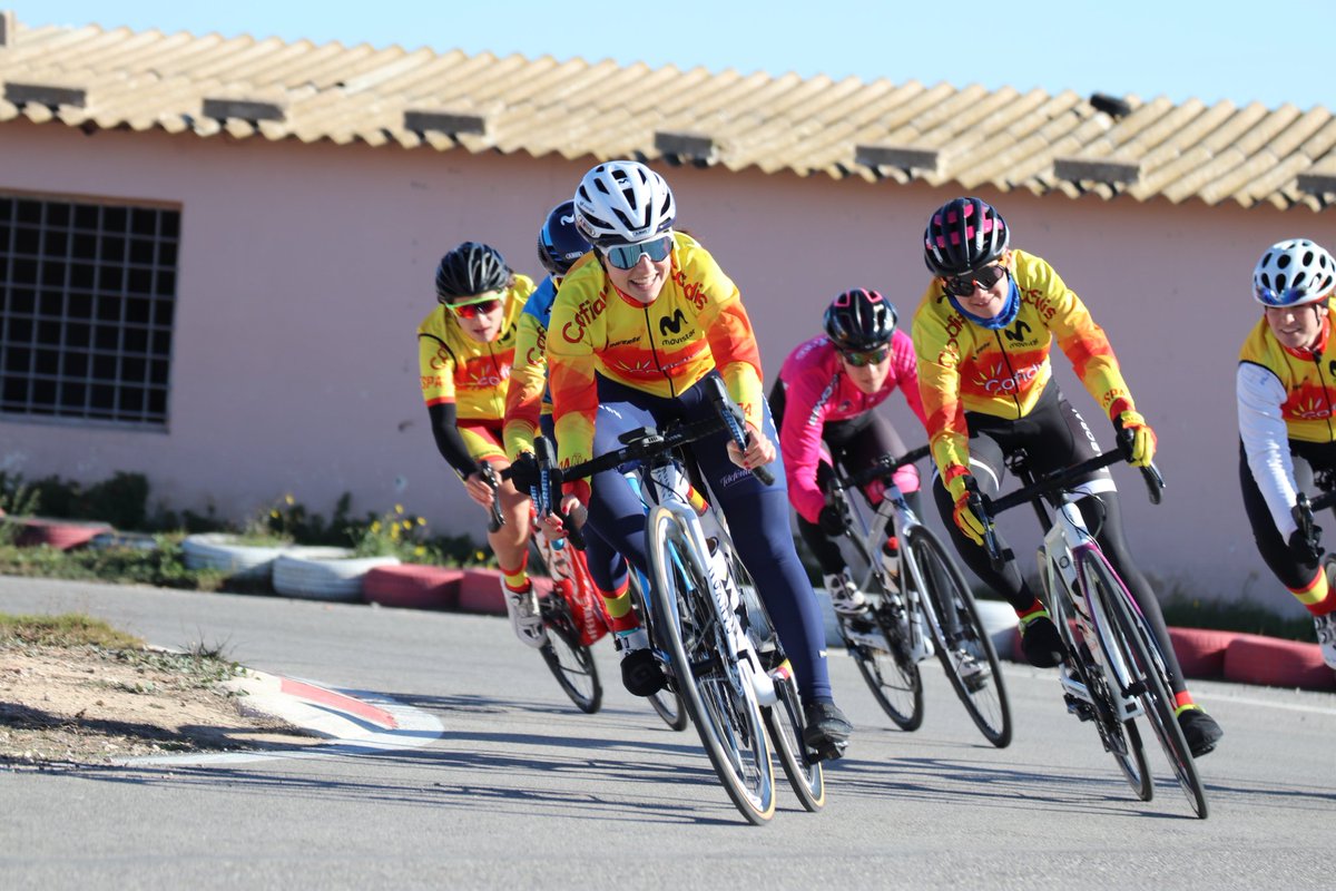 RFECiclismo's tweet photo. #AltoRendimientoRFEC / #TecnificacionRFEC |✔️ El entrenamiento de técnica ha copado el programa de mañana de las féminas de carretera concentradas en Alicante. ¡Diversión y aprendizaje a partes iguales! 👏
 
@deportegob #ESPasion https://t.co/bBj8brxyEO