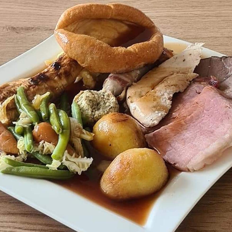 ShoulderofMutt's tweet photo. Happy #Sunday everyone!😊
We are open for #takeaways from 12-4pm.  If you fancy a traditional Sunday Lunch without the hassle of cooking then give us a call &amp; we will do the rest! Booking early is recommended to avoid disappointment. Collection only. #supportlocal 📞0114 286 4733 https://t.co/ETP0VDoha1