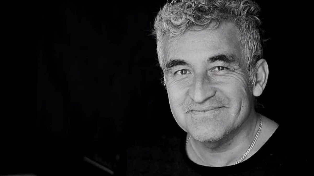 cgajardop's tweet photo. Que grande Jorge González. Después de hacer las mejores canciones de crítica social que 30 años después movilizan a los jóvenes en América Latina, hizo también las mejores canciones de amor y desamor.
Feliz cumpleaños genio. https://t.co/LR4tIdcFGk