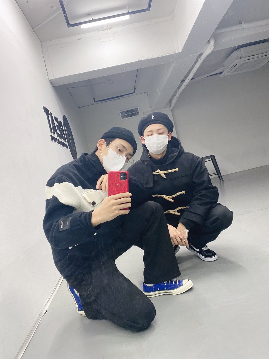 official_ACE7's tweet photo. [#에이스_준]
제주 왕자님과 순천 아이😎
#ACE #에이스 #CHOICE #초이스 https://t.co/7zzIkMjjir