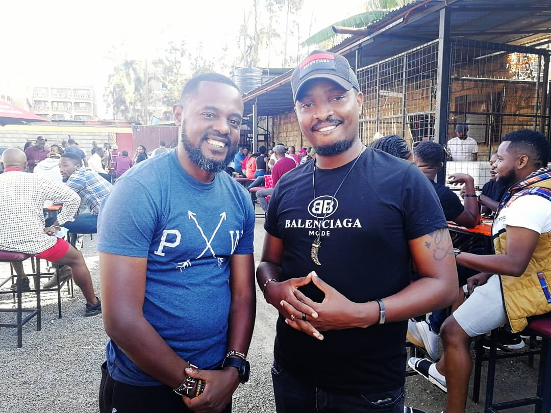 Karismemes's tweet photo. Tunanauwo tu hapa @ClarettLounge1 na @Annitajoe1 π―π― #SundayPap #TupataneClarett #MarafikiCourtYard https://t.co/M3CWo6Tmfm