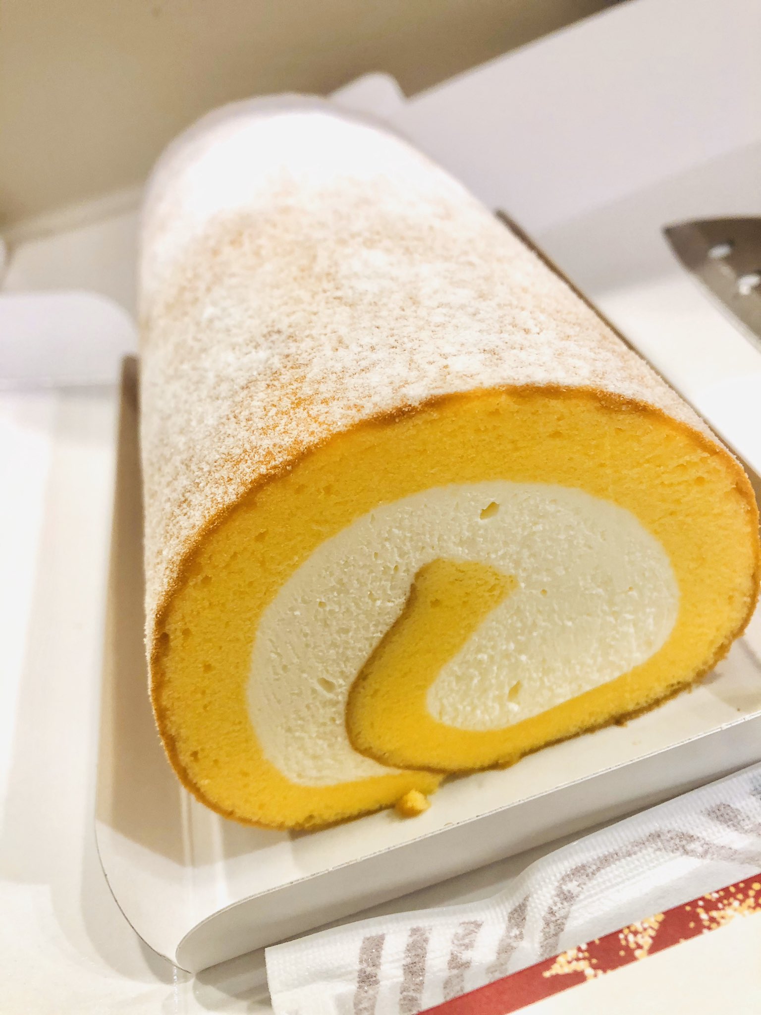 若葉 治一郎のロールケーキ美味しい バームクーヘン以外もあるって知らなかった 治一郎 ロールケーキ バームクーヘン T Co Ttdhkaevnt Twitter