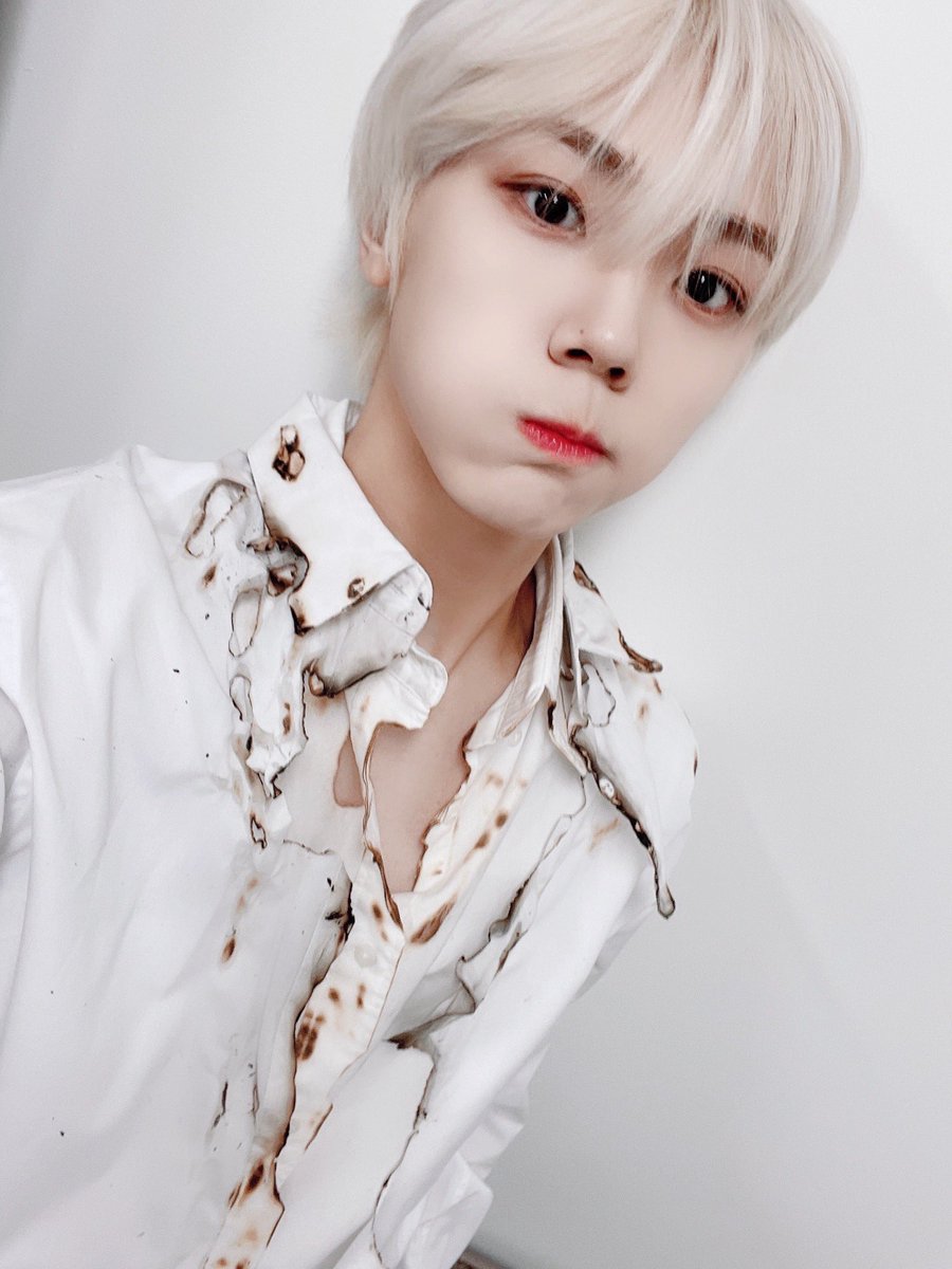 CRAVITY_twt's tweet photo. 러비티! 좋은 상 주신 만큼 더 열심히 할게요! 감사합니다😊 또 새로운 모습에 많이 놀라셨죠? 이쁘게 봐주세요 알라뷰🍑 #성민 #MAMA #MnetASIANMUSICAWARDS #2020MAMA #러비티우주뿌셔짱 https://t.co/aCWbgcJoWC