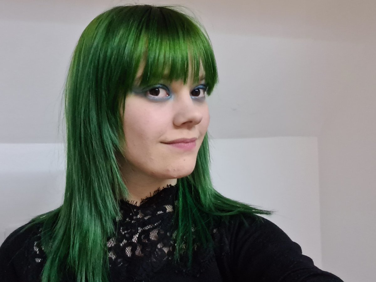 _perniciously_'s tweet photo. I'm green now. #ArcticFox #PhantomGreen https://t.co/qzm4Mdt0qf
