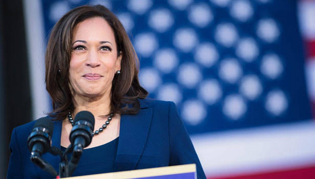 4) சிக்கஜ் ஓகி என்னும் ஜப்பான் நடிகை அரசியல் வாதியாகி,மந்திரியாக 3 வெவ்வேறு துறைகளை 3வெவ்வேறு காலங்களில் நிர்வகித்தவர்!சுற்றுலா துறை,கட்டுமான துறை,போக்குவரத்து துறை மந்திரியாக ஜப்பானில் இருந்தவர்!C) தலைவர் ரஜினிகாந்த் தமிழர் இல்லையே?பதில்:1) கமலா ஹாரிஸ் தமிழ் வழி