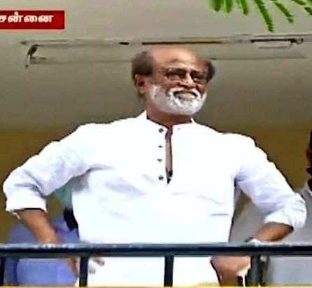 D) தலைவர் ரஜினிகாந்த் நிறைய படித்தவர் இல்லையே?பதில்:தலைவர் ரஜினிகாந்த் பள்ளி படிப்பை முடித்தவர், தமிழகத்தில் திரைப்பட கல்லூரியில் கல்லூரி படிப்பயும் முடித்தவர்!காமராஜர் படிக்காதவர் தான் ஆனால் தமிழகத்தில் கல்வி புரட்சியே கொண்டு வர வில்லையா?? தலைவர் ரஜினிகாந்த் நிறைய புத்தகங்களை