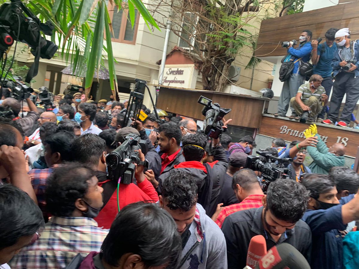 அதிலிருந்து தெரிந்து கொள்ளுங்கள் அரசியல் வரும் முன்பே இவர் எவ்வளவு அதிகாரம் மிக்கவர் என்று!