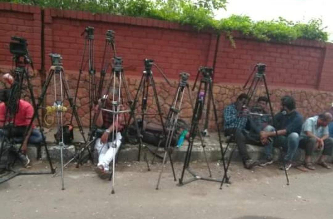 அதிலிருந்து தெரிந்து கொள்ளுங்கள் அரசியல் வரும் முன்பே இவர் எவ்வளவு அதிகாரம் மிக்கவர் என்று!