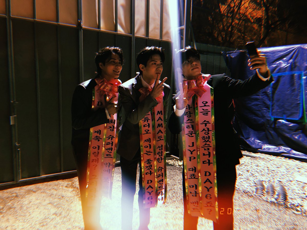 Dw_day6_drummer's tweet photo. 감사한분들이 참으로 많습니다. 
주변에 이렇게 좋은분들과 함께한다는게 저희에겐 행운인거 같습니다.
앞으로도 음악 즐겁게 해나가고 모든 면에서 더 노력하겠습니다.
마이데이 고마워요♥ https://t.co/lHPrGoqn3o