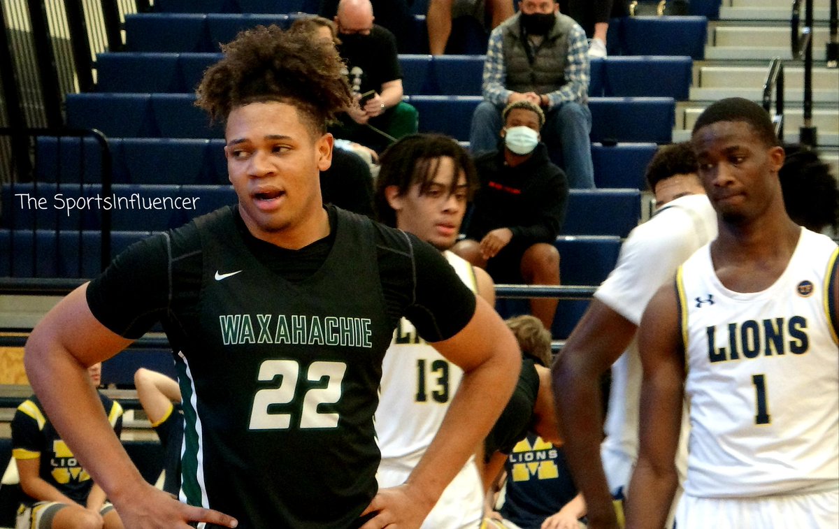 HeadsUpSI's tweet photo. #HEADSUP 
I witnessed @FastBreakClub1 Senior Leader play the entire game after suffering a broken nose early in the 1st quarter. The @OU_MBBall signee still managed to get 12p 4a 5r in spite of the obvious pain. 🙏🙏🙏up for a young man who epitomizes what it means to be DFW 💪💪 https://t.co/EPUIoFMbAb