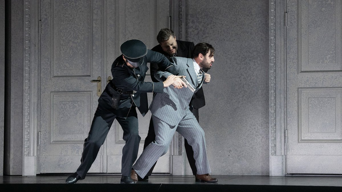 operzuerich's tweet photo. Wir können es kaum erwarten, heute Abend wieder LIVE AUF DER BÜHNE zu sein! Erleben Sie um 17 Uhr unsere Premiere von Verdis grosser Oper #SIMONBOCCANEGRA live und kostenlos auf @ARTEde und als Video on Demand bis zum 5. Januar via https://t.co/U2gfyLau7f. #ARTEopera https://t.co/s5WK1WYmZU