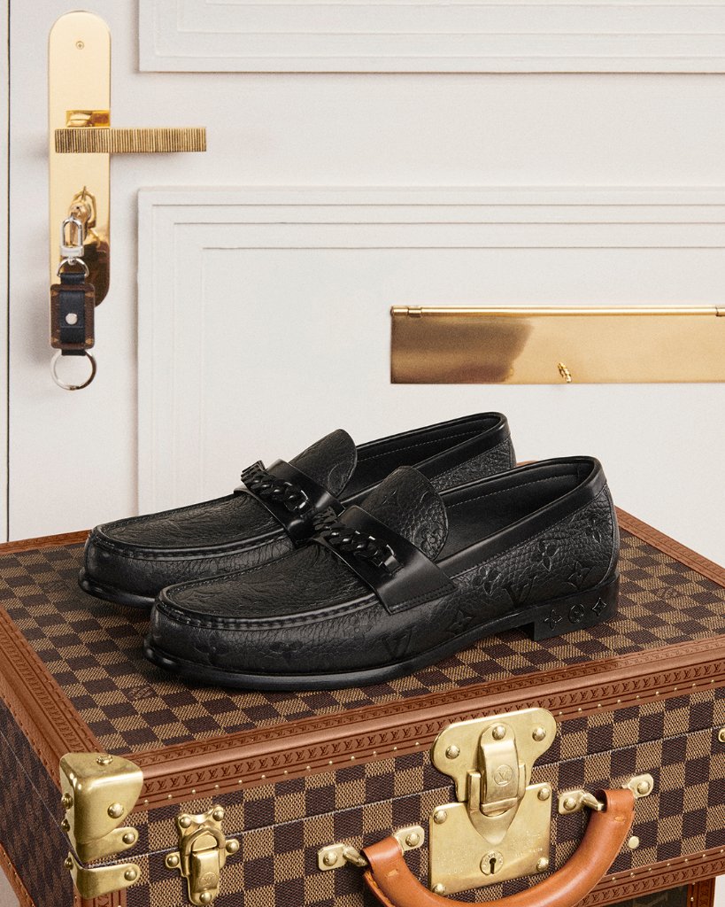 Louis Vuitton on X: Festive embellishments. A pair of loafers are  elaborated with a chain for a #LouisVuitton take on a classic style. Find a  wide selection of #LVGifts at    /