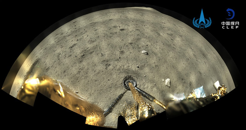 SixthTone's tweet photo. In this Week in Photos, the Chang’E 5 ascender blasted off from the moon with lunar samples; a carbon monoxide leak in Chongqing kills 23 people; and Xianzi arrives at the courthouse for her sexual harassment lawsuit against TV host Zhu Jun.

https://t.co/u6jzGuTbSM https://t.co/470VNRGeqE