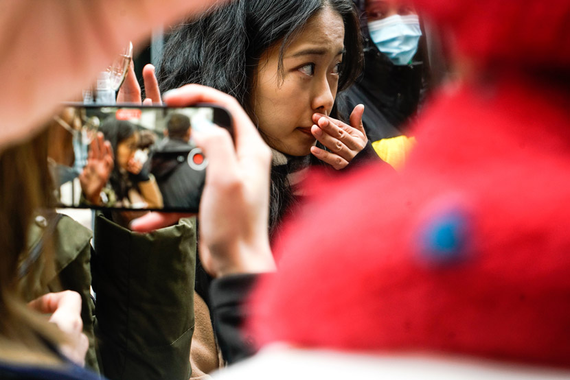 SixthTone's tweet photo. In this Week in Photos, the Chang’E 5 ascender blasted off from the moon with lunar samples; a carbon monoxide leak in Chongqing kills 23 people; and Xianzi arrives at the courthouse for her sexual harassment lawsuit against TV host Zhu Jun.

https://t.co/u6jzGuTbSM https://t.co/470VNRGeqE