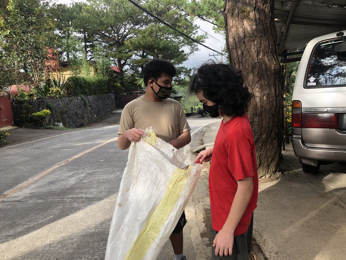 13thwitch's tweet photo. We participated in @minaguli’s PLOGATHON! Walked 5km and  collected 3 sacks of trash! Good job kids ❤️ https://t.co/YpKMsFwdB0