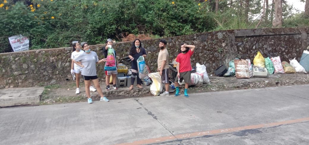 13thwitch's tweet photo. We participated in @minaguli’s PLOGATHON! Walked 5km and  collected 3 sacks of trash! Good job kids ❤️ https://t.co/YpKMsFwdB0